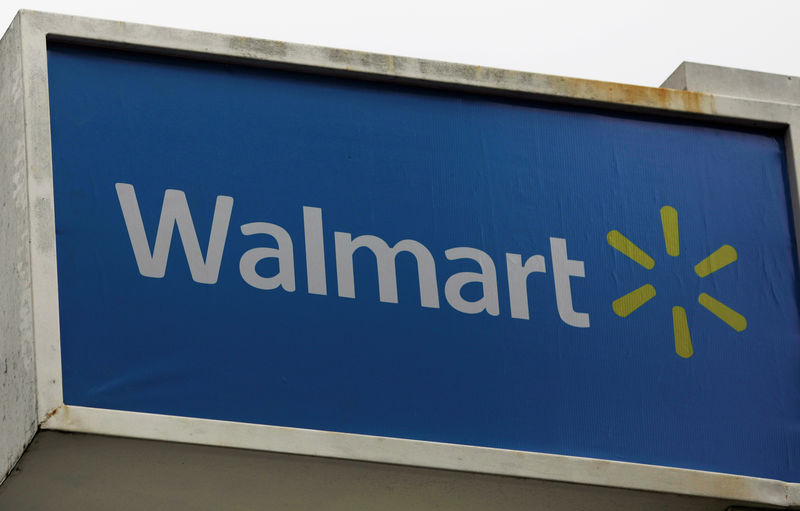 © Reuters. The logo of Walmart store is pictured in Rio de Janeiro