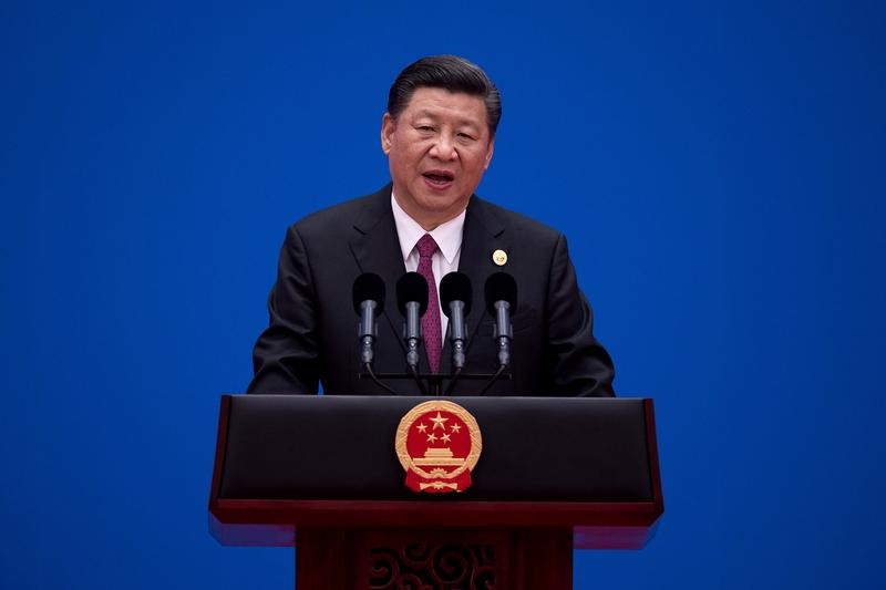 © Reuters. Chinese President Xi Jinping speaks during a briefing on the final day of the Belt and Road Forum, at the Yanqi Lake International Conference Centre, north of Beijing