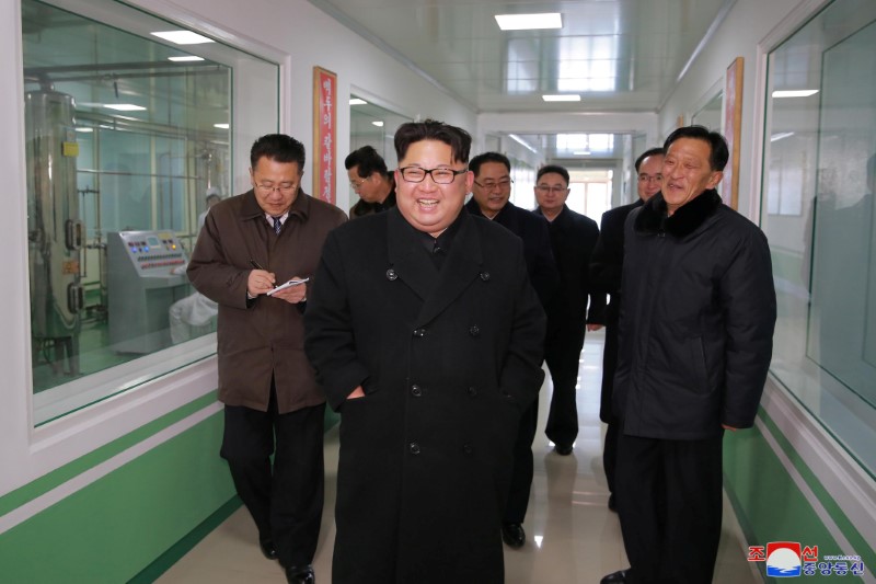 © Reuters. KCNA picture of North Korean leader Kim Jong Un giving field guidance at the Pyongyang Pharmaceutical Factory