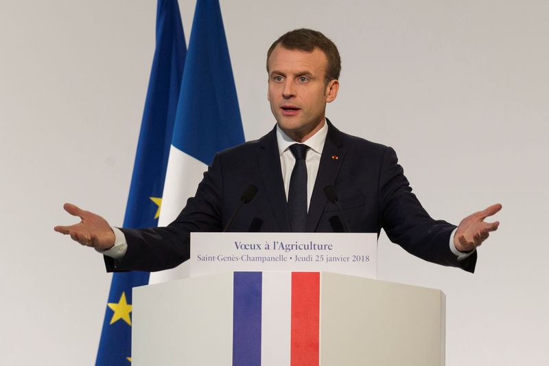 © Reuters. French President Emmanuel Macron delivers his New Year wishes to the Agricultural sector in Saint-Genes-Champanelle