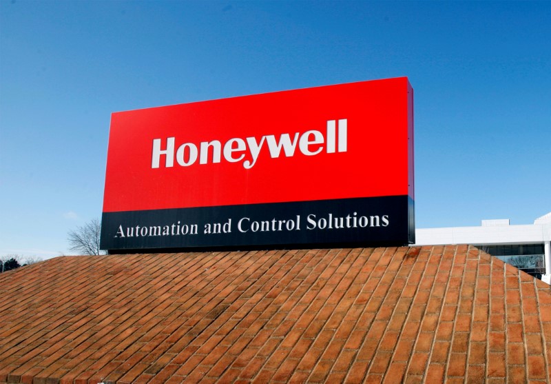 © Reuters. FILE PHOTO - View of corporate sign outside the Honeywell International Automation and Control Solutions manufacturing plant in Golden Valley