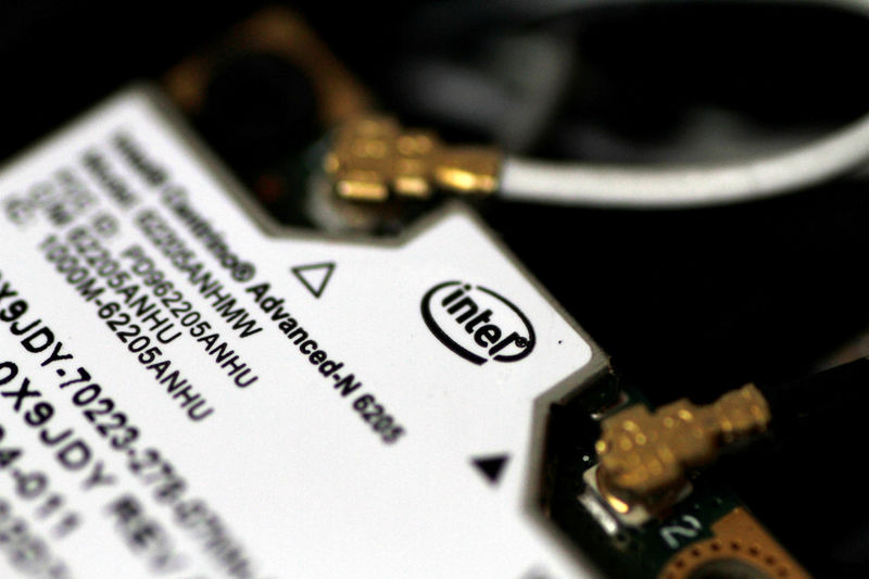 © Reuters. FILE PHOTO: Illustration photo of an Intel WLAN component