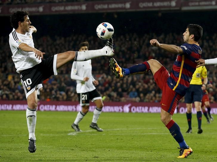 © Reuters. El Barça y el Valencia se vuelven a enfrentar en semifinales de la Copa