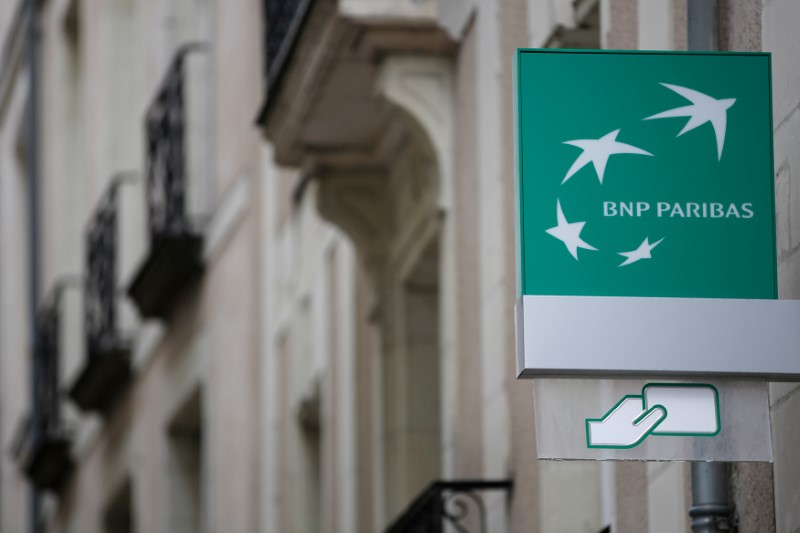 © Reuters. FILE PHOTO: The logo of BNP Paribas bank is pictured on an office building in Nantes