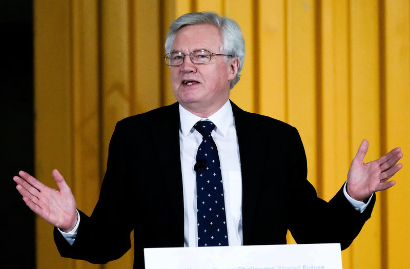 © Reuters. Britain's Secretary of State for Exiting the European Union David Davis delivers a speech during a visit to PD Ports at Teesport near Middlesborough