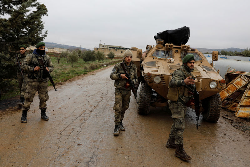 © Reuters. EEUU dejará de apoyar con armas a milicias kurdas en Siria, según Turquía
