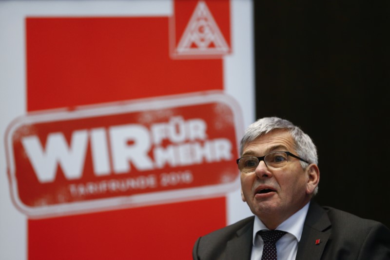 © Reuters. Hofmann, leader of Germany's biggest trade union, IG Metall (IGM), addresses  the union's annual news conference in Frankfurt