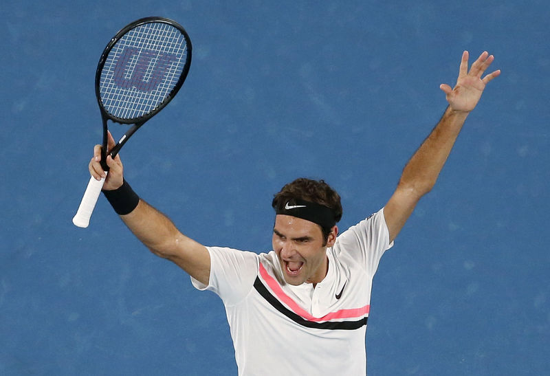© Reuters. El suizo Federer vence al croata Cilic y gana su sexto Abierto de Australia