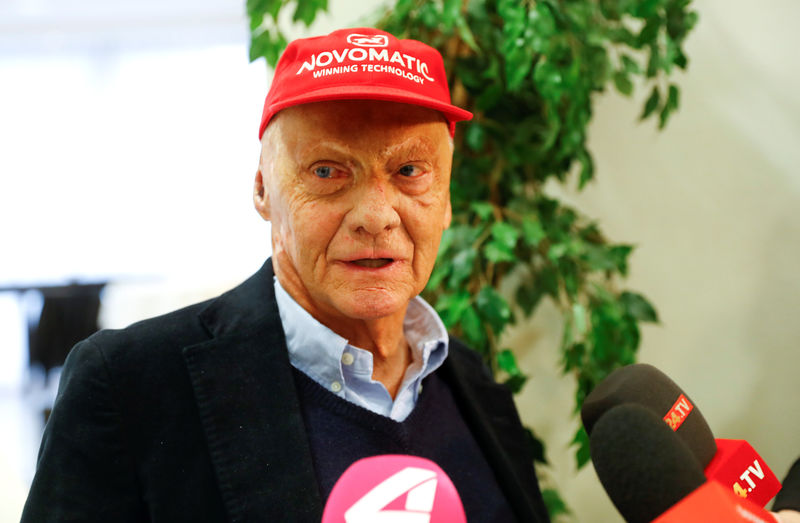 © Reuters. Former motor racing champion Niki Lauda talks to journalists during a meeting with Niki's employees at Vienna airport in Schwechat