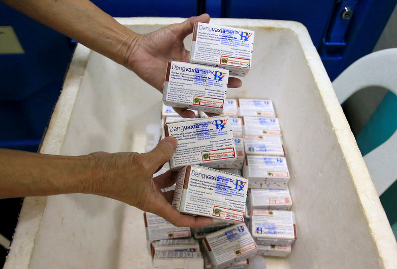 © Reuters. FILE PHOTO: A health worker shows unused packs of anti-dengue vaccine Dengvaxia at the Manila Health Department in Sta Cruz