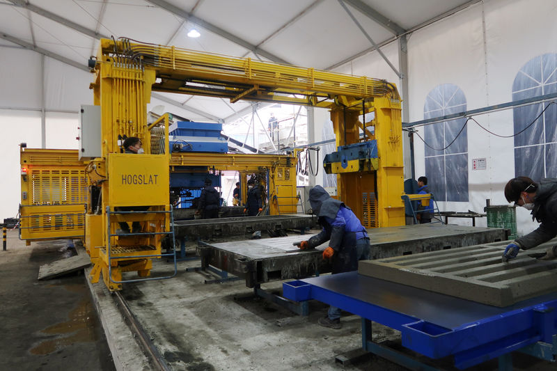 © Reuters. Workers make concrete slats for pig farm floors at Hog Slat's facility in Xiuwen county near Guiyang