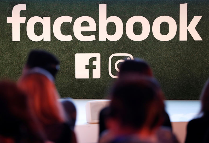 © Reuters. Facebook logo is seen at Facebook Gather conference in Brussels