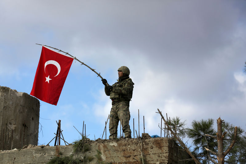 © Reuters. Turquía detiene a más de 300 personas por criticar la ofensiva en Siria