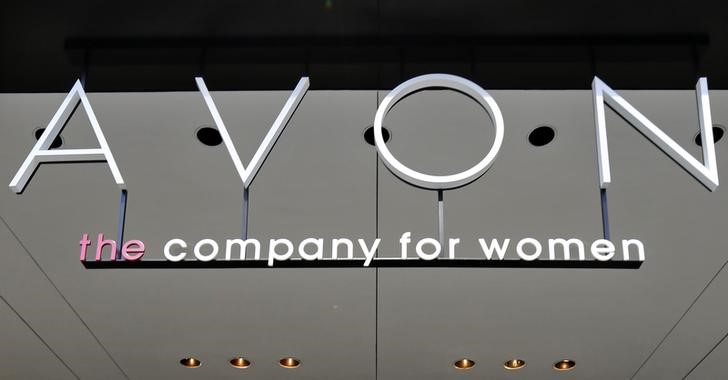 © Reuters. The Avon Products headquarters is seen in midtown Manhattan area of New York