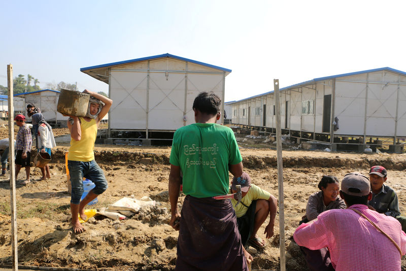 © Reuters. Refugiados rohingyas em acampamento