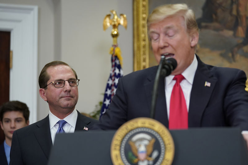 © Reuters. U.S.  President Trump participates in swearing-in ceremony for HHS Secretary Azar at the White House in Washington