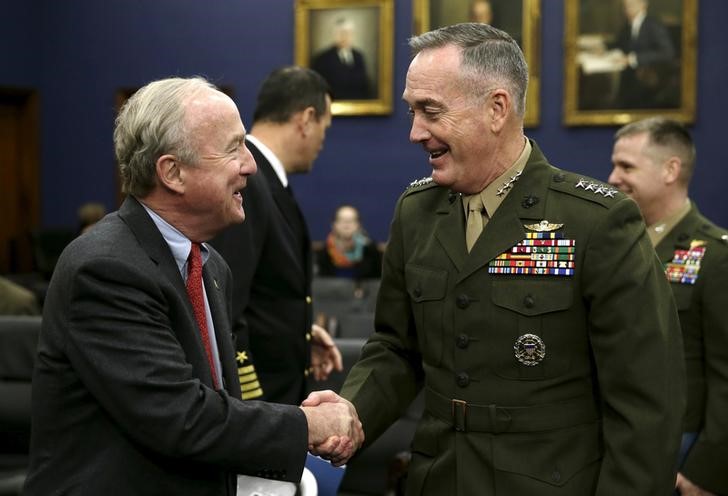 © Reuters. Chairman of the Joint Chiefs of Staff Gen. Joseph Dunford Jr. is greeted by Chairman Frelinghuysen before House Appropriations Defense Subcommittee hearing in Washington