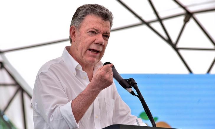 © Reuters. Presidente  da Colômbia, Juan Manuel Santos, discursa durante encontro em Cundinamarca