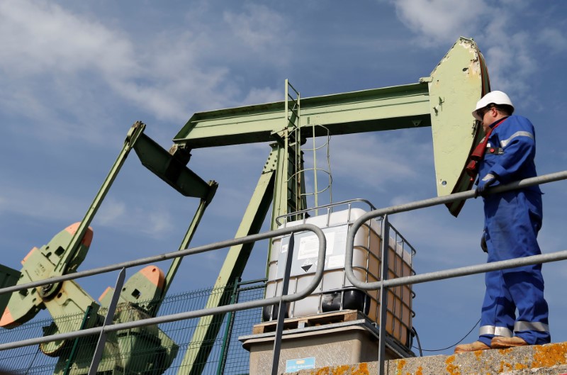 © Reuters. An oil pump jack of Canadian group Vermilion Energy is pictured in Parentis-en-Born