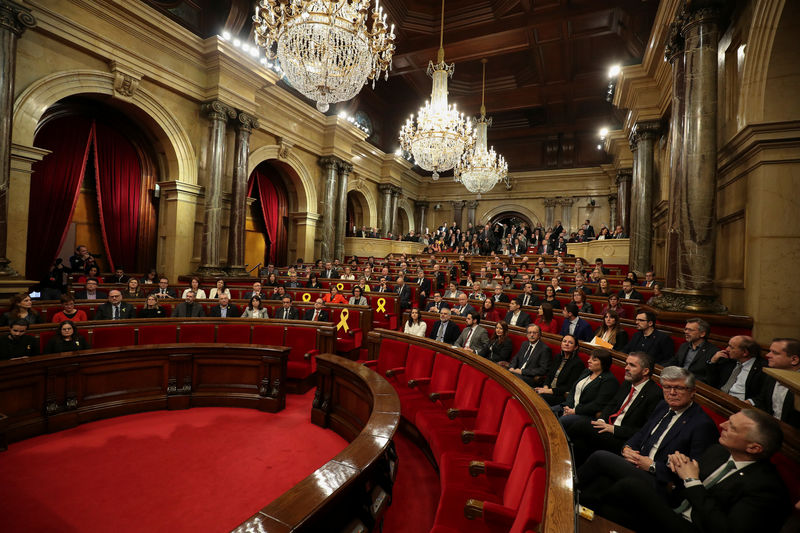 © Reuters. El Ibex abre a la baja pendiente de Cataluña