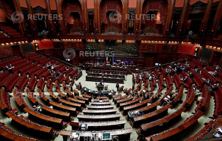 © Reuters. Aula Parlamento italiano