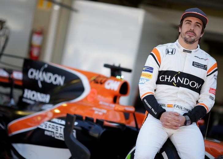 © Reuters. El piloto de McLaren Fernando Alonso conducirá para Toyota en Le Mans