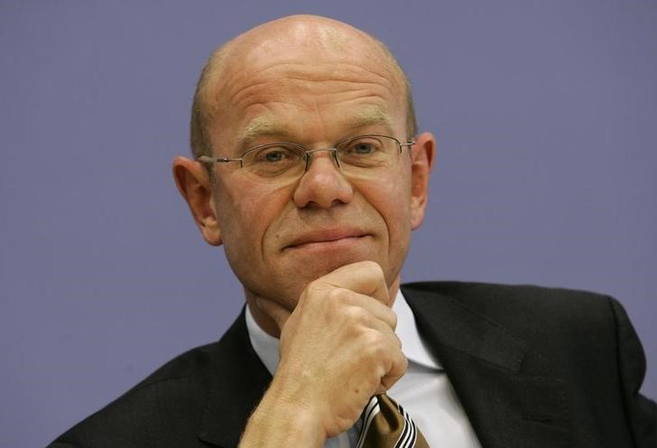 © Reuters. German deputy Governmental spokeman Thomas Steg addresses a news conference in Berlin