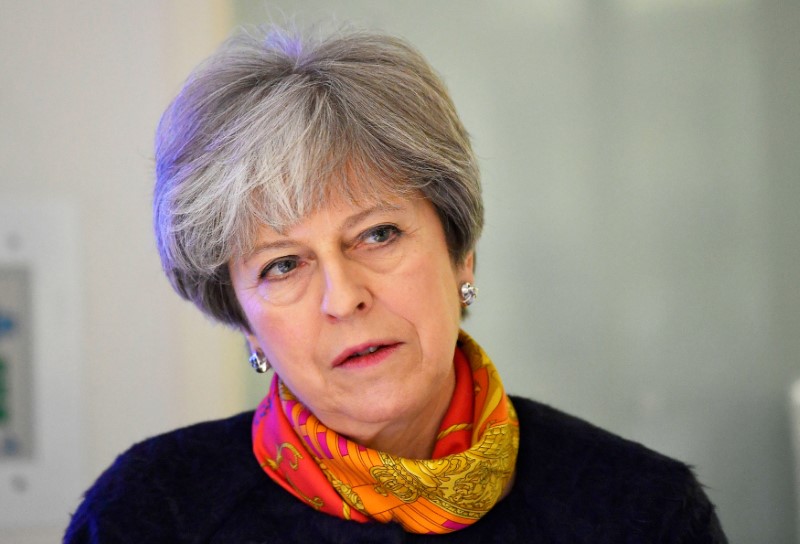 © Reuters. Primeira-ministra britânica, Theresa May, em Camberley, no Reino Unido