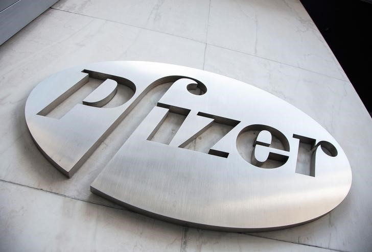 © Reuters. Pfizer bate previsiones y registra beneficios de 11.000 mln dlr por impuestos
