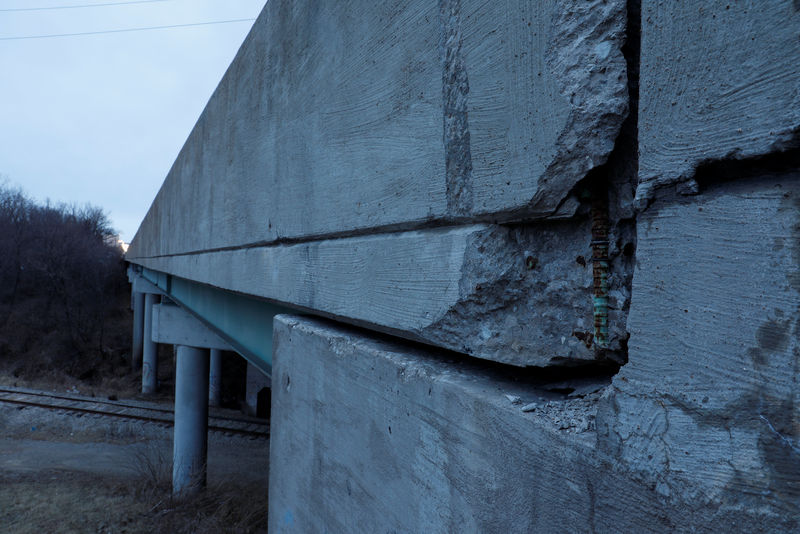 © Reuters. A bridge for Interstate 270 that crosses Fee Fee Creek is seen in Maryland Heights