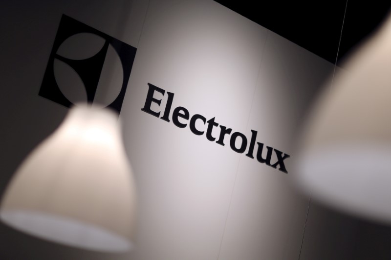 © Reuters. Логотип Electrolux на выставке IFA в Берлине