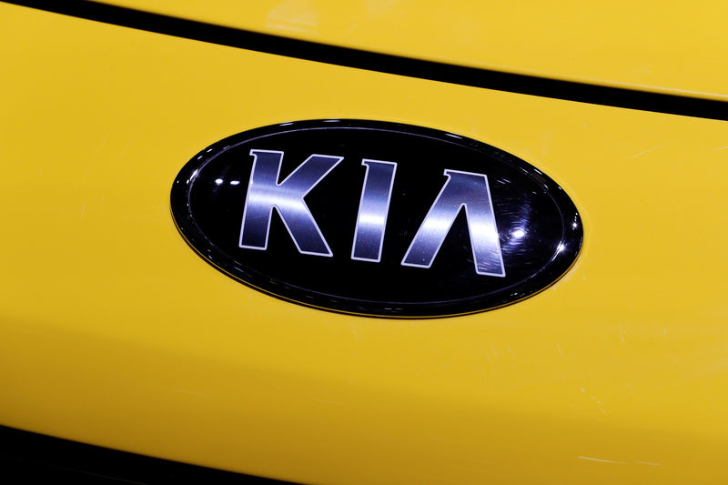 © Reuters. Repsol se alía con Kia en España para lanzar un operador de 'carsharing'