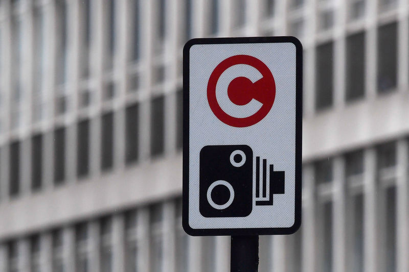 © Reuters. A sign indicating the begining of the congestion charging zone, which is managed by Capita, is seen in London