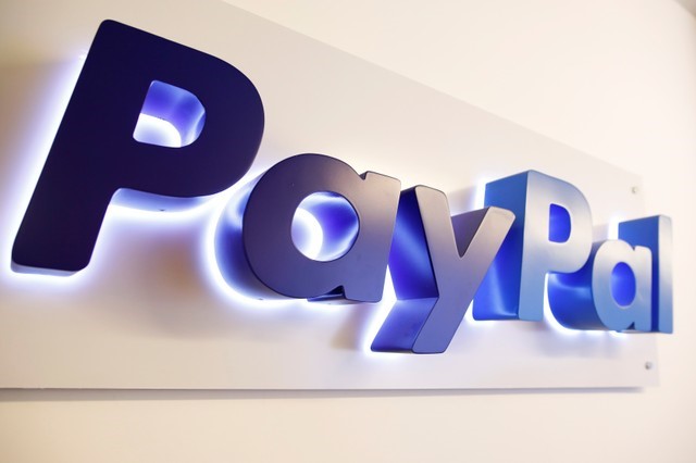 © Reuters. The PayPal logo is seen at a high-tech park in Beersheba
