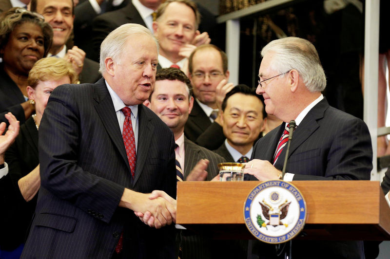 © Reuters. FILE PHOTO:    U.S. Secretary of State Rex Tillerson shakes hands with acting U.S. Secretary of State Tom Shannon while delivering remarks to Department of State employees upon arrival at the Department of State in Washington