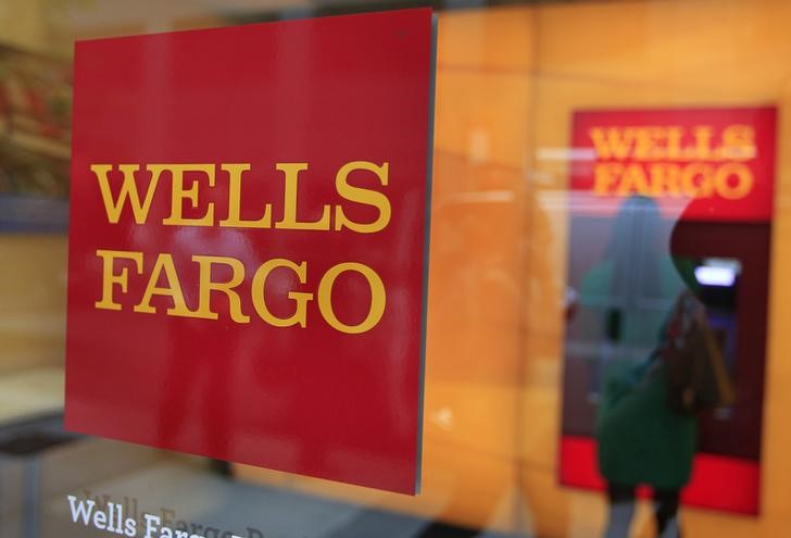 © Reuters. FILE PHOTO - A Wells Fargo sign is seen outside a banking branch in New York