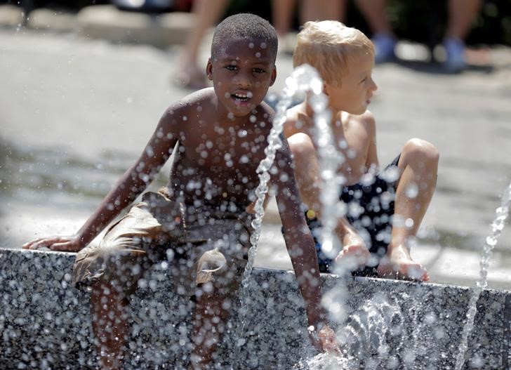© Reuters. Olas de calor en verano generan mayores riesgos para grandes ciudades del mundo