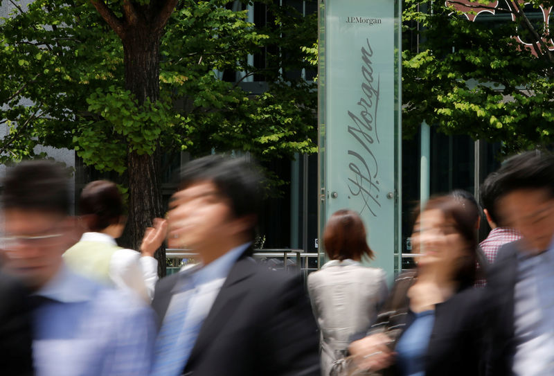 © Reuters. FILE PHOTO: People walk past J.P. Morgan Tokyo Building in Tokyo