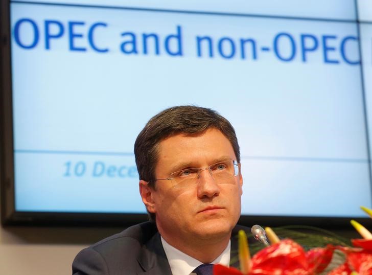 © Reuters. Министр энергетики РФ Александр Новак на пресс-конференции после совещания ОПЕК в Вене