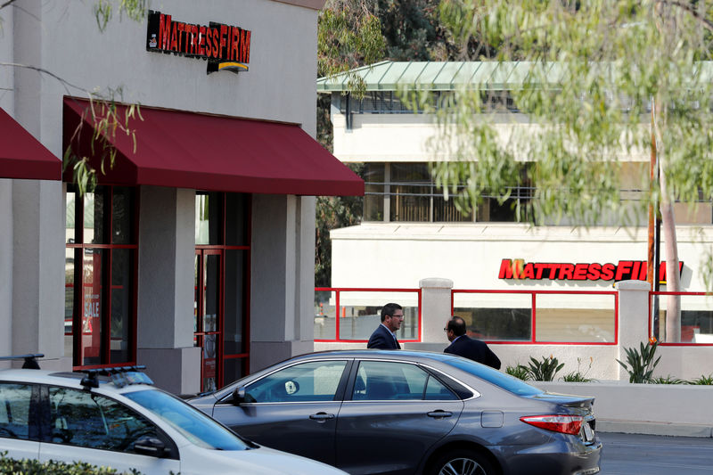 © Reuters. Two Mattress Firm stores lie on either side of the street in Encinitas, California,