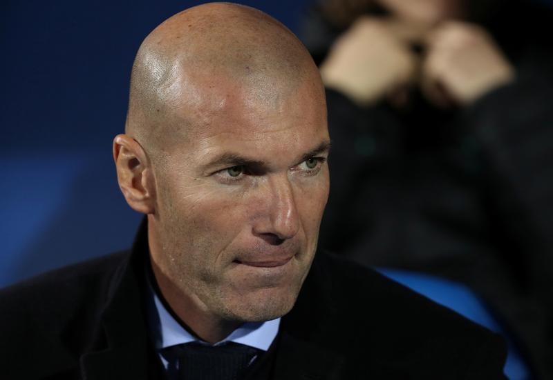 © Reuters. Zidane defiende optimista la falta de fichajes del Real Madrid