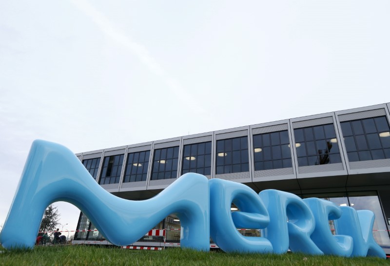 © Reuters. A logo of drugs and chemicals group Merck KGaA is pictured in Darmstadt