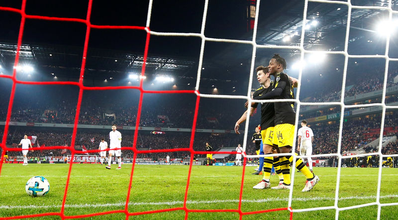© Reuters. Bundesliga - FC Cologne vs Borussia Dortmund