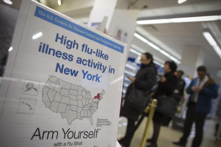© Reuters. مسؤولون في مجال الصحة: تفشي الإنفلونزا في أمريكا يزداد سوءا