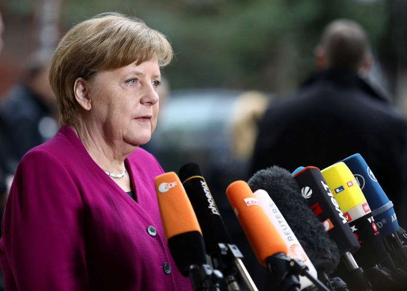 © Reuters. المستشارة الألمانية تشير لإمكانية تعديل قانون خطاب الكراهية على الإنترنت
