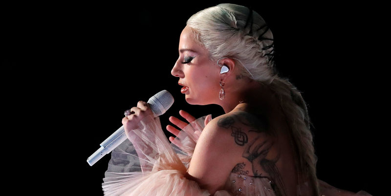 © Reuters. Lady Gaga cancela 10 conciertos en Europa por "fuertes dolores"