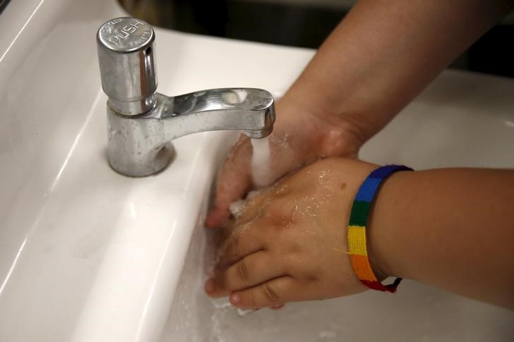 © Reuters. نصيحة من ممرضة أمريكية للوقاية من الإنفلونزا.. "اغسلوا أياديكم النتنة"