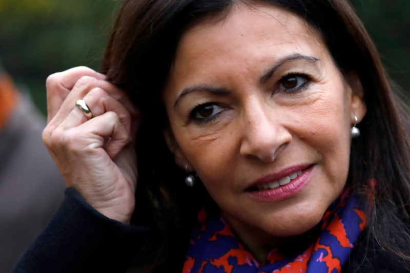 © Reuters. HIDALGO REVENDIQUE UN RECUL DE LA POLLUTION DE L'AIR À PARIS