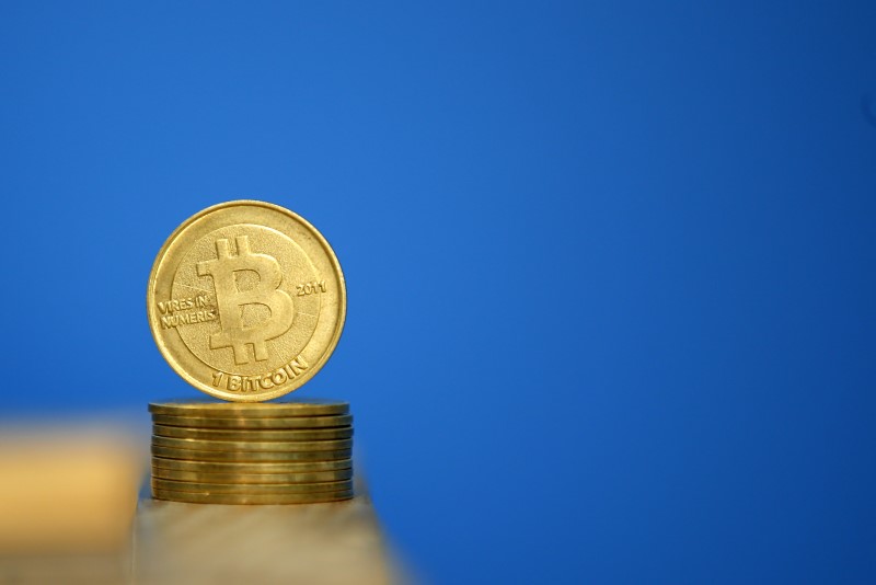 © Reuters. Bitcoin (virtual currency) coins are seen in an illustration picture taken at La Maison du Bitcoin in Paris