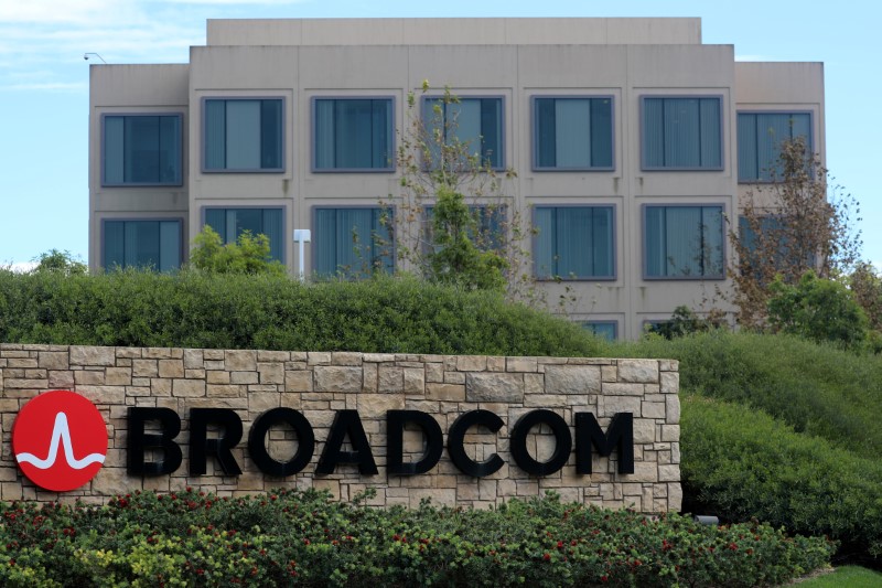 © Reuters. Broadcom elevará la oferta de compra a Qualcomm, busca presionar para conseguir negociaciones